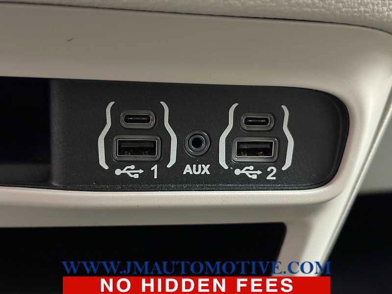 Used 2021 Chrysler Pacifica Touring-L AWD/4WD image 37