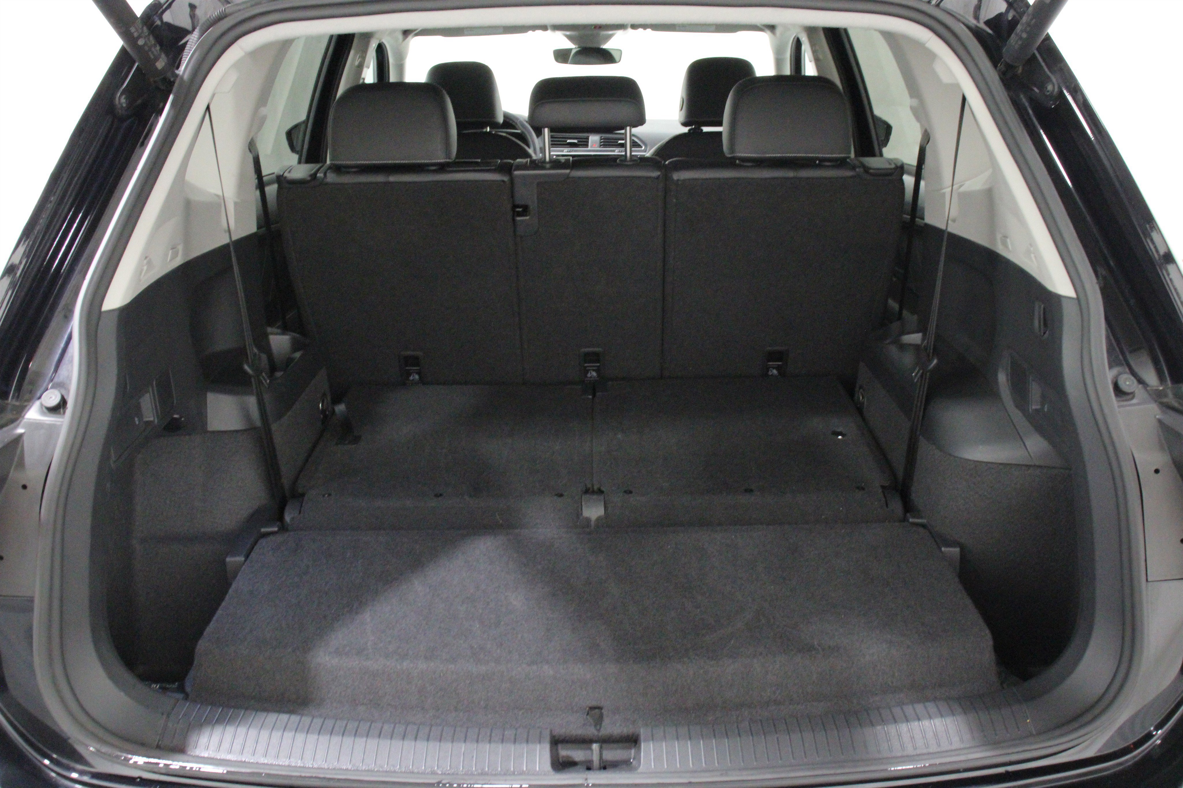 Used 2024 Volkswagen Tiguan SE image 24