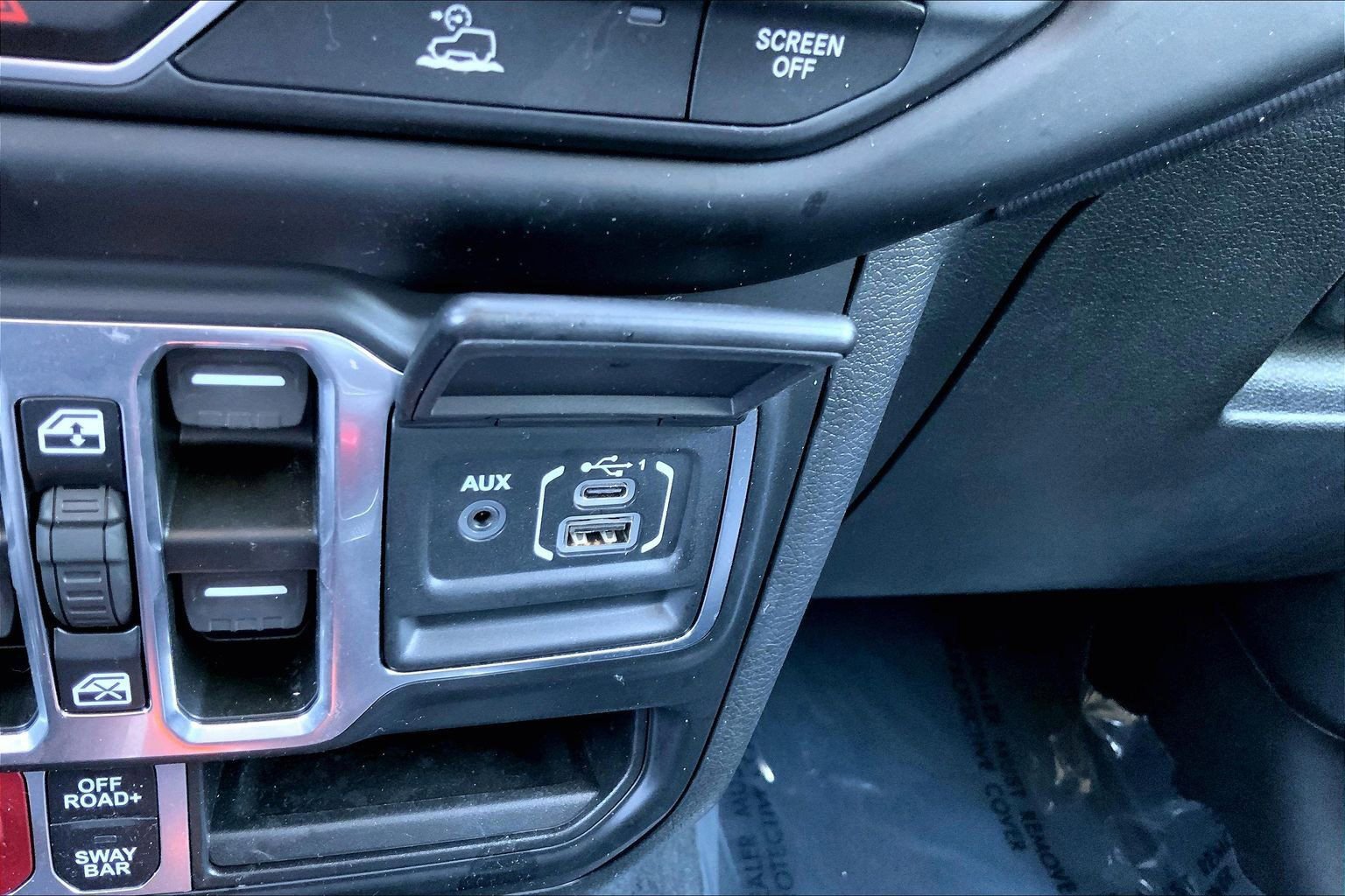 Used 2023 Jeep Wrangler Unlimited Rubicon w/ Cold Weather Group AWD/4WD image 29