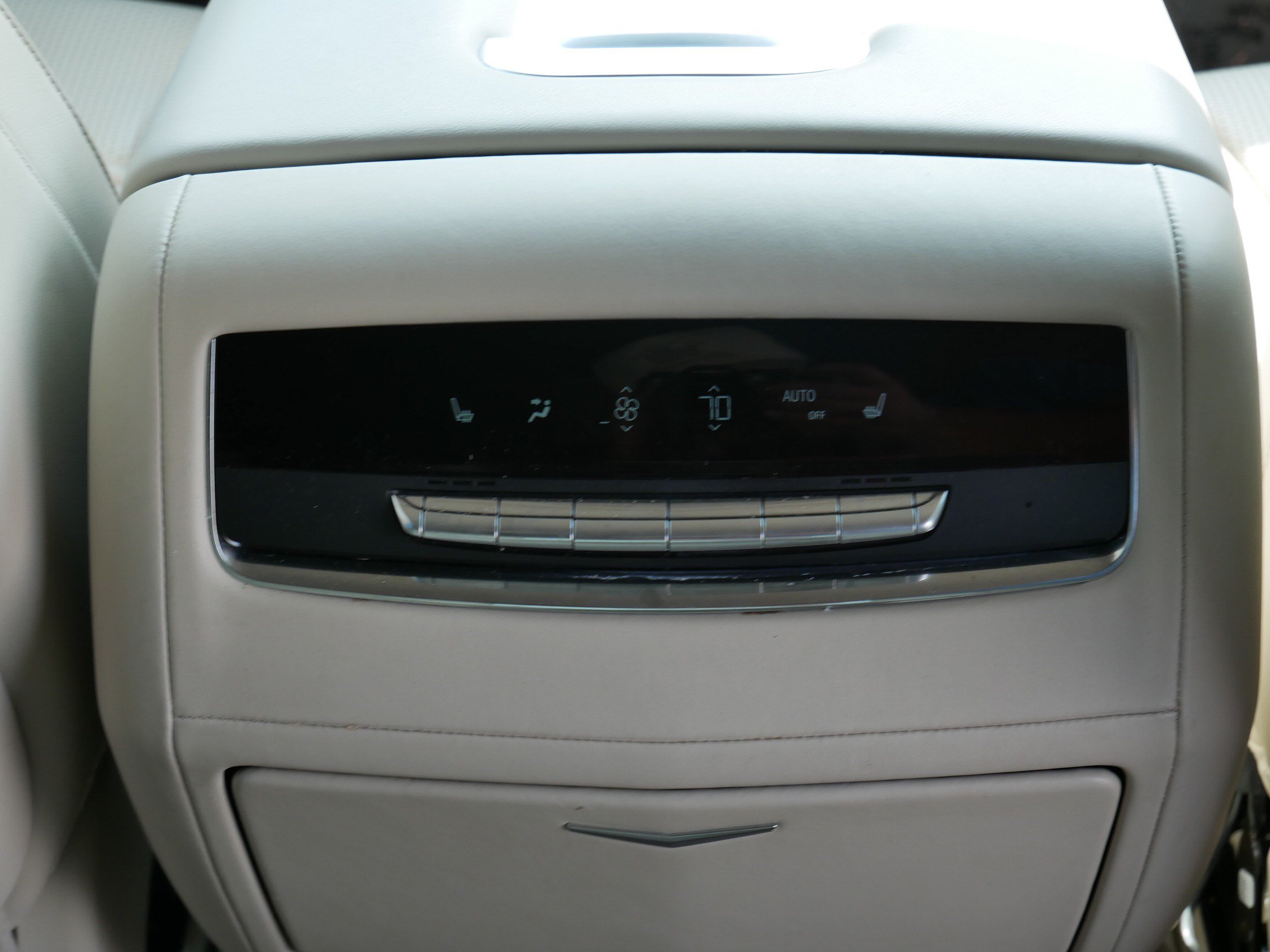 Certified 2024 Cadillac Escalade Sport Platinum w/ LPO, ONYX Package AWD/4WD image 11