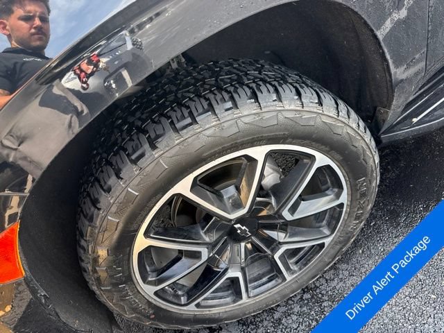 Used 2022 Chevrolet Tahoe RST w/ Luxury Package AWD/4WD image 4
