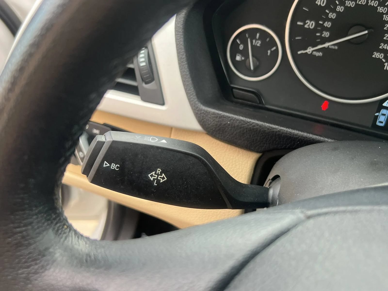 Used 2018 BMW 320i xDrive Sedan AWD/4WD image 28