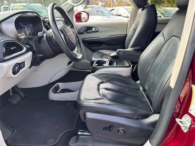 Used 2020 Chrysler Pacifica Touring-L image 5