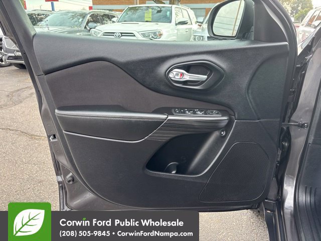 Used 2015 Jeep Cherokee Latitude w/ Comfort/Convenience Group AWD/4WD image 13