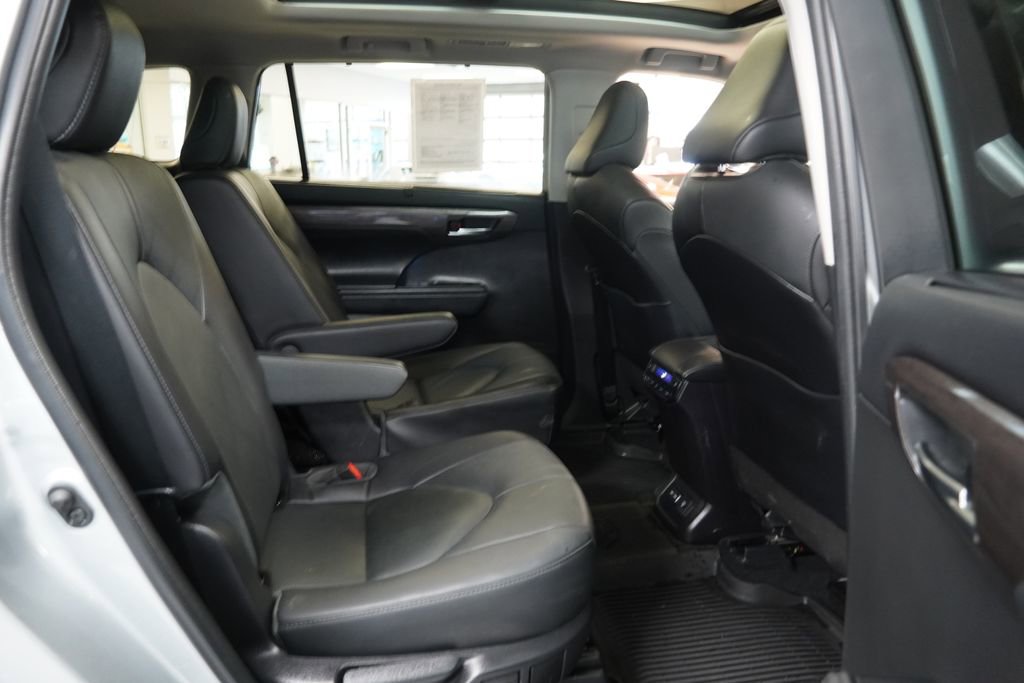 Used 2022 Toyota Highlander Platinum image 32