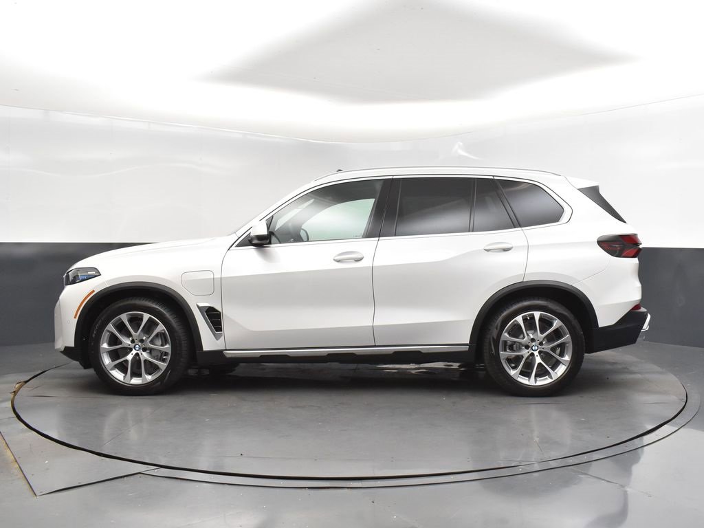 New 2026 BMW X5 xDrive50e image 4