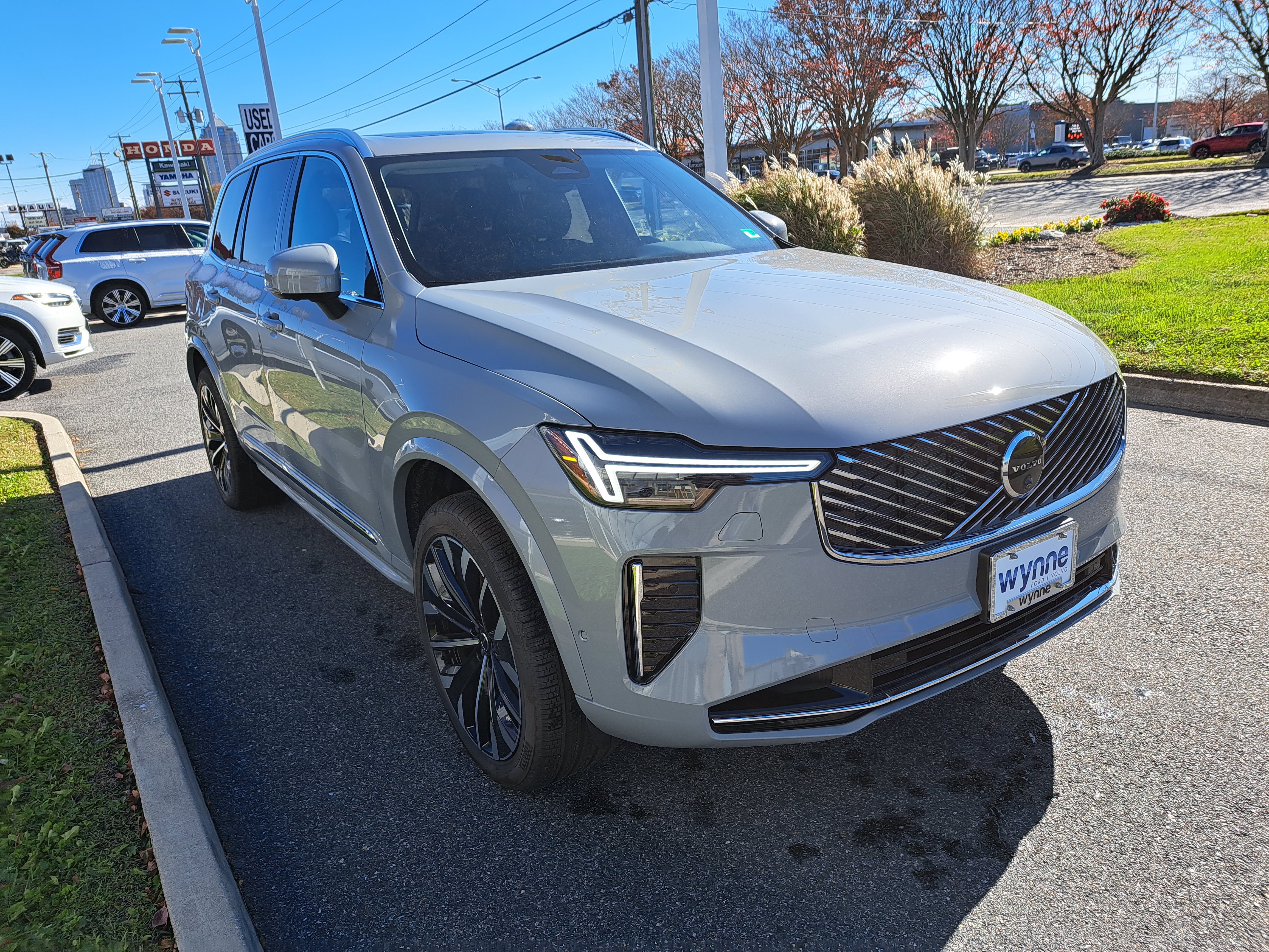 New 2026 Volvo XC90 T8 Plus w/ Protection Package Premier AWD/4WD image 2