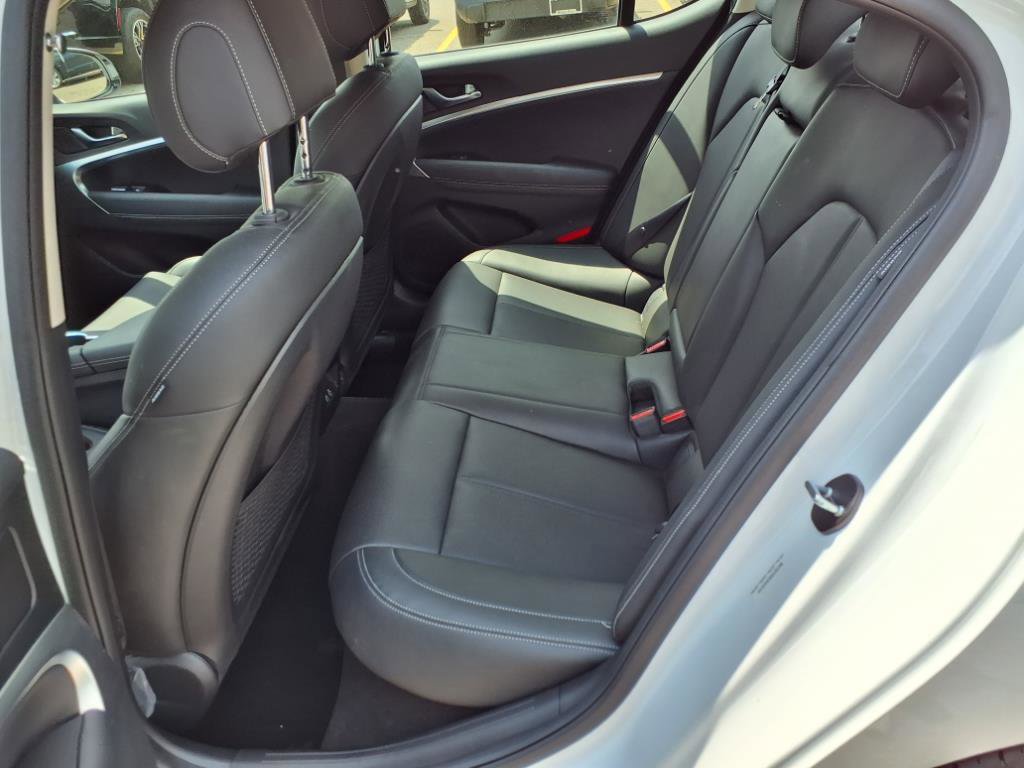 Used 2025 Genesis G70 2.5T image 13