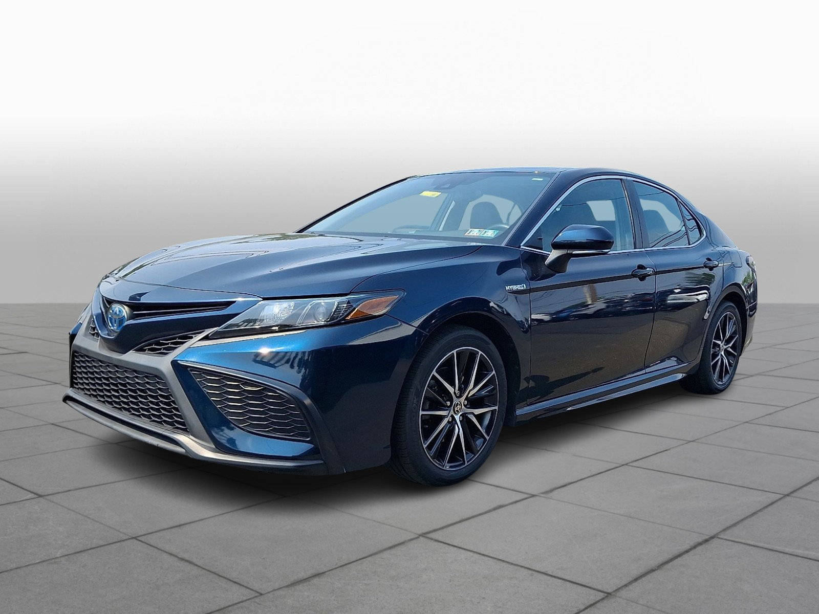 Used 2021 Toyota Camry SE FWD image 4