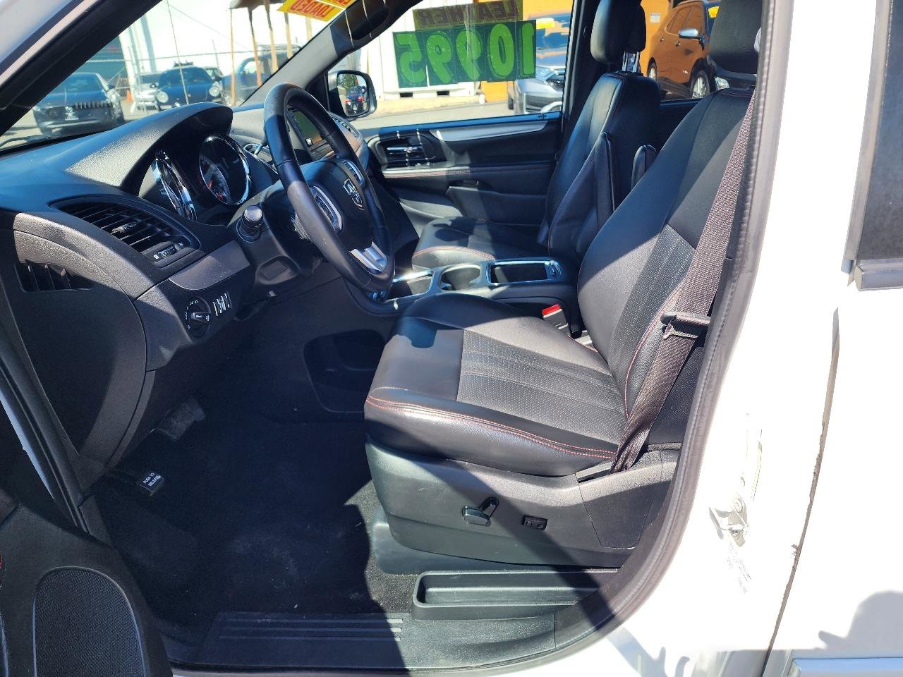 Used 2017 Dodge Grand Caravan GT FWD image 14