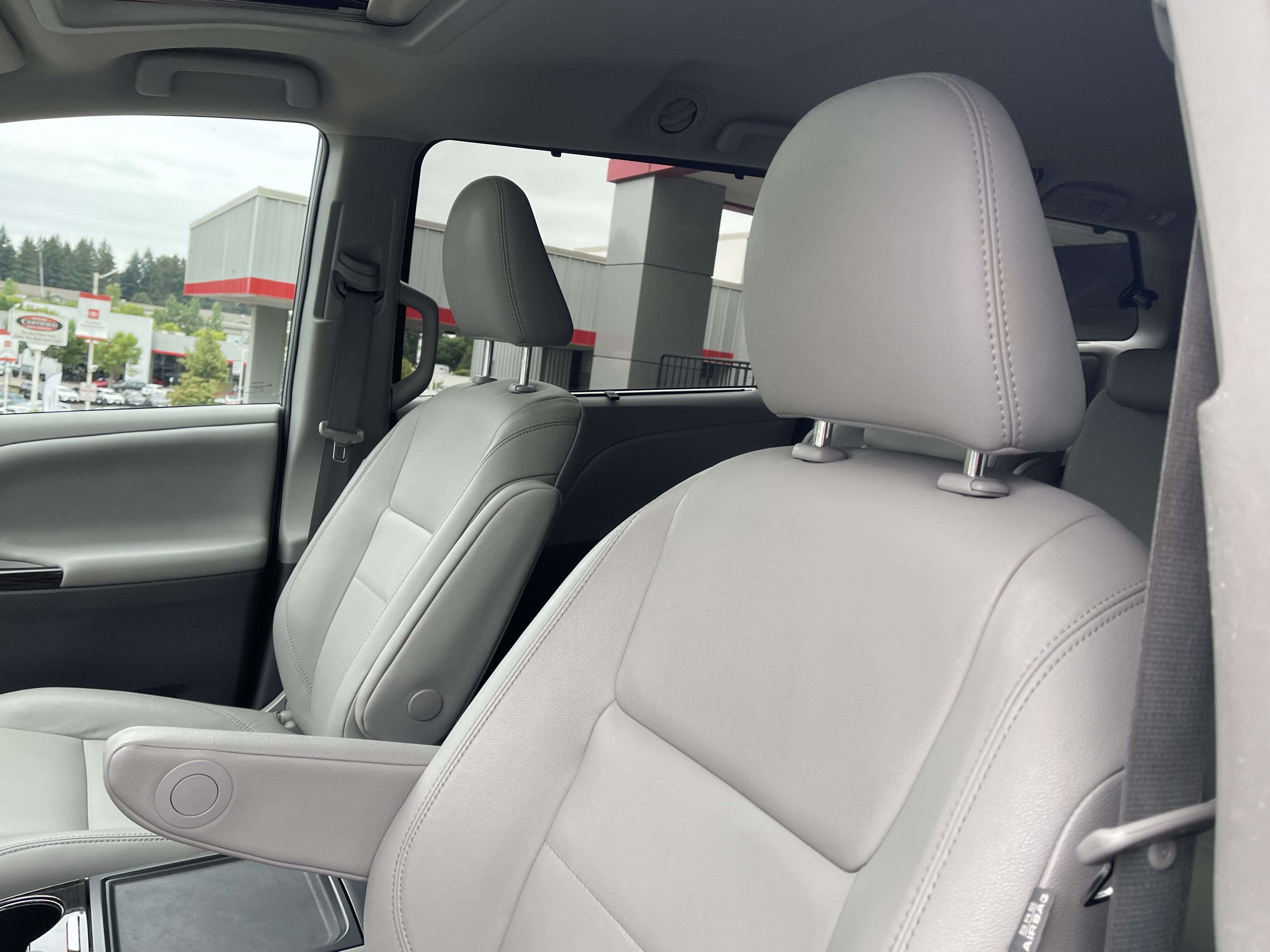 Certified 2020 Toyota Sienna XLE FWD image 18