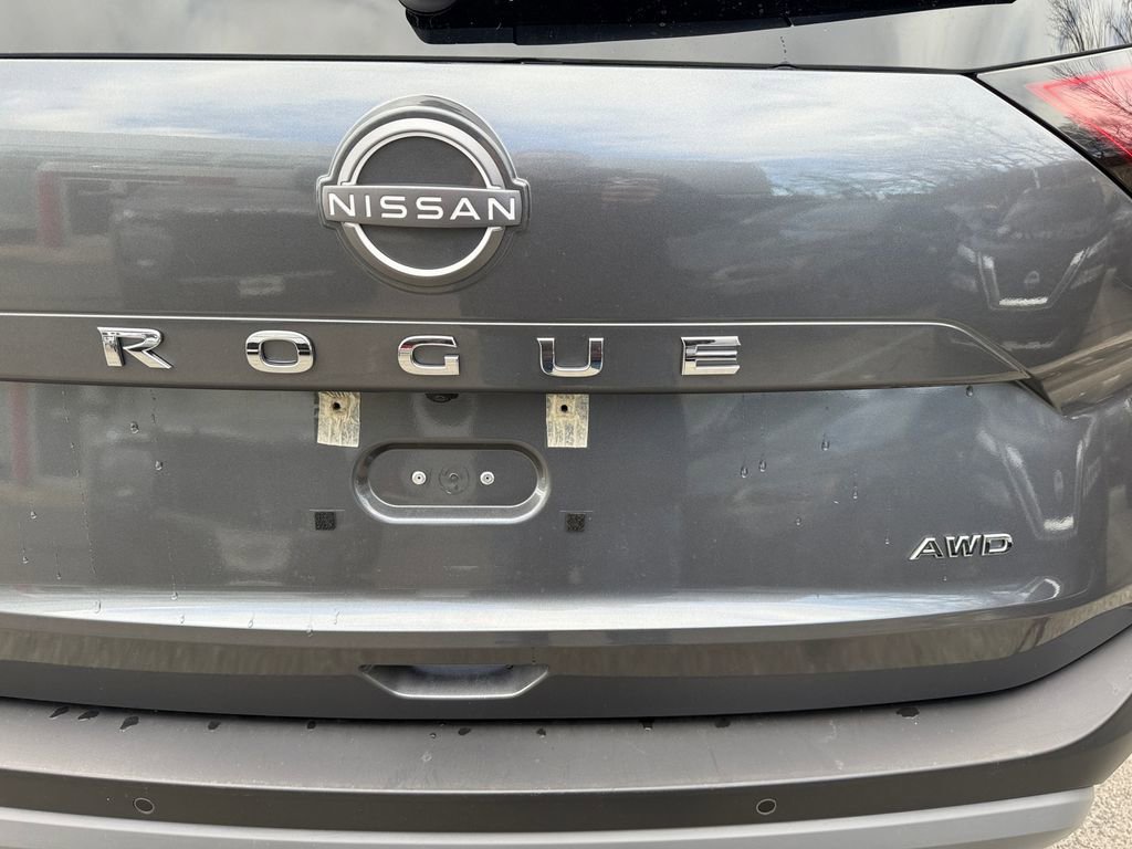 Used 2023 Nissan Rogue S image 28