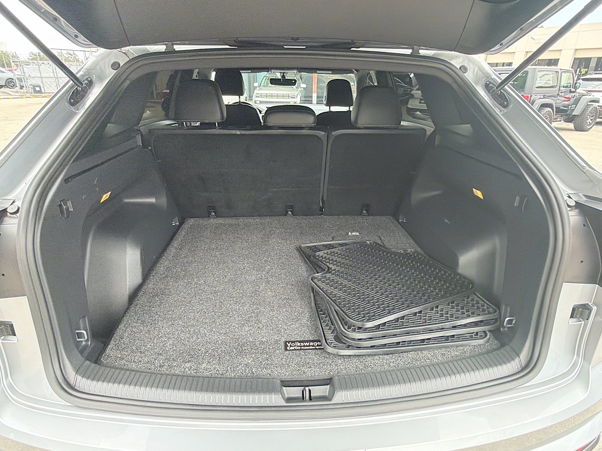 Used 2022 Volkswagen Atlas Cross Sport SE FWD image 26