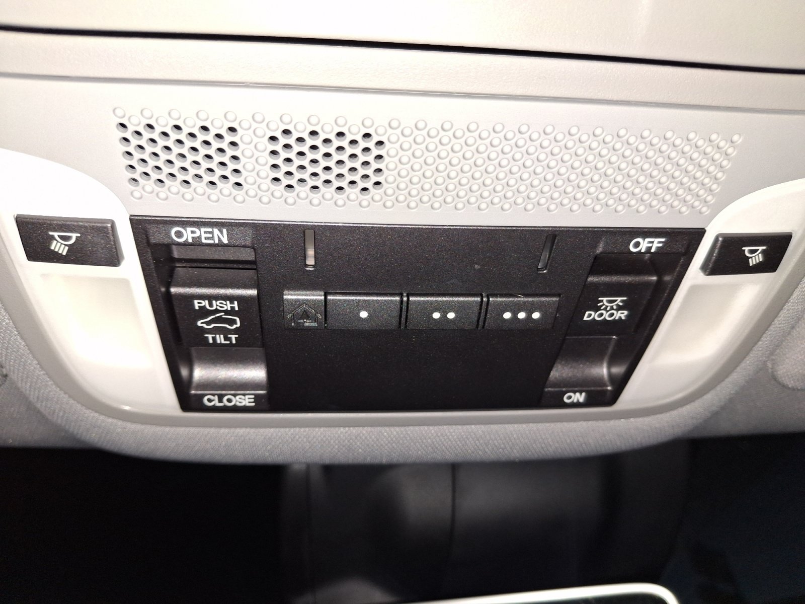 Used 2020 Acura MDX SH-AWD image 19