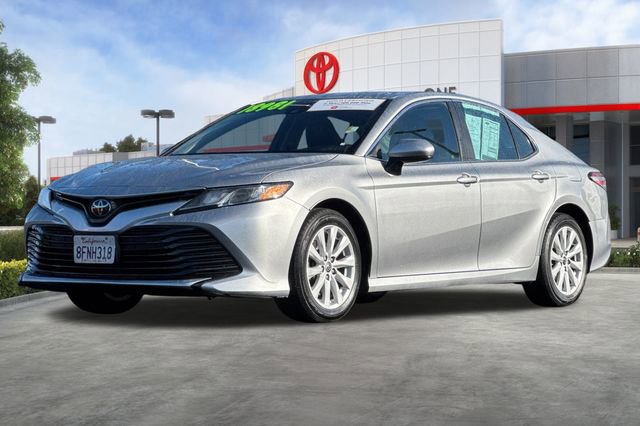 Certified 2018 Toyota Camry LE image 9
