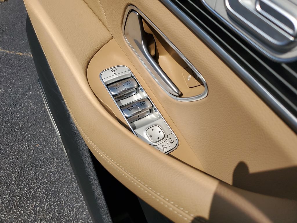 Used 2025 Mercedes-Benz GLS 580 4MATIC image 32