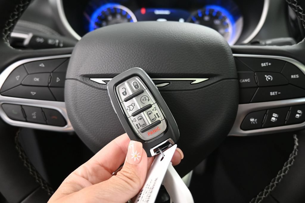 New 2027 Chrysler Pacifica Select w/ Family Tech Group FWD image 30