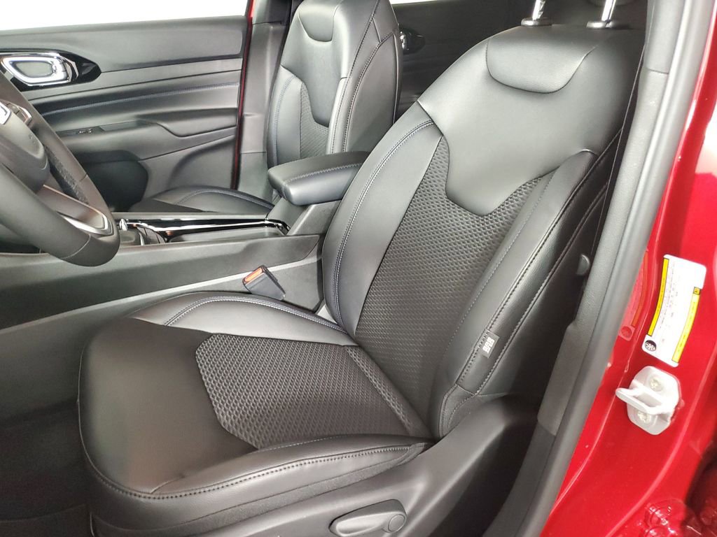 New 2026 Jeep Compass Latitude image 12