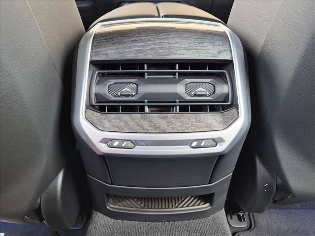 Used 2024 BMW 740i RWD image 18