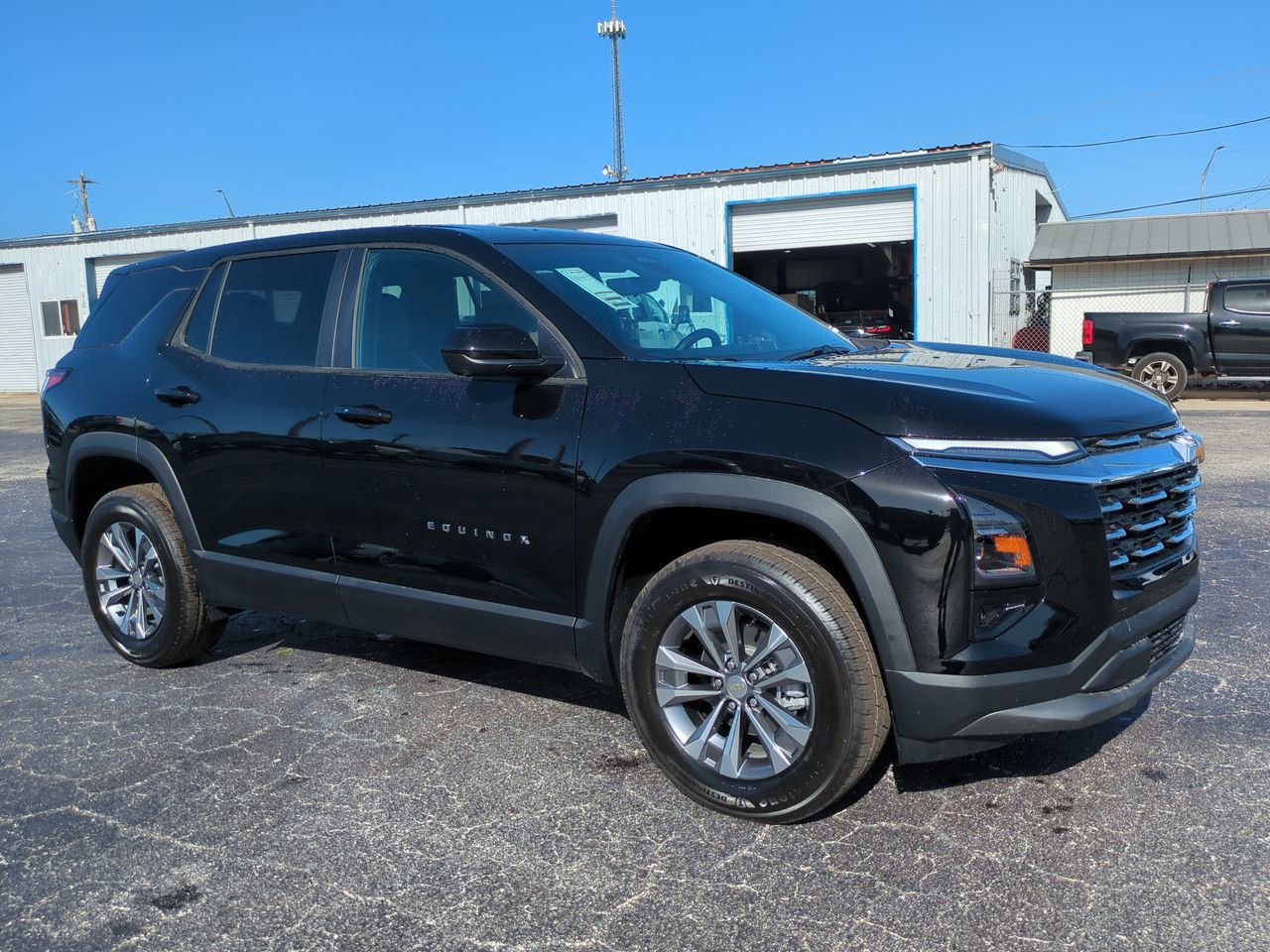 New 2026 Chevrolet Equinox LT w/ Convenience Package II image 2