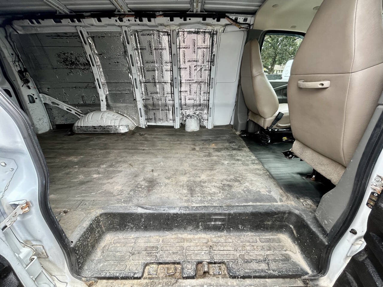 Used 2018 Chevrolet Express 2500 w/ Driver Convenience Package RWD image 13