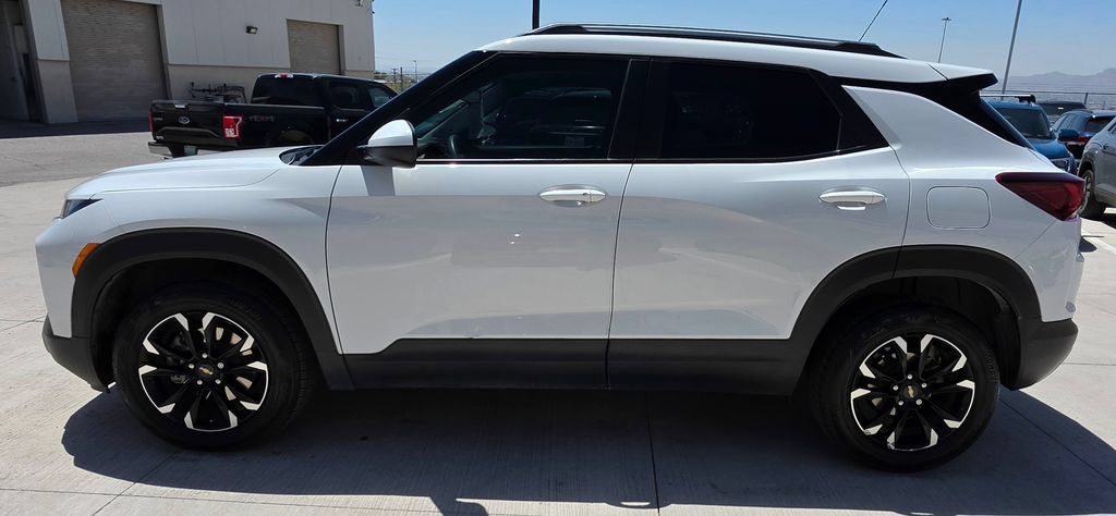 Used 2023 Chevrolet TrailBlazer LT w/ LPO, Blackout Package AWD/4WD image 6