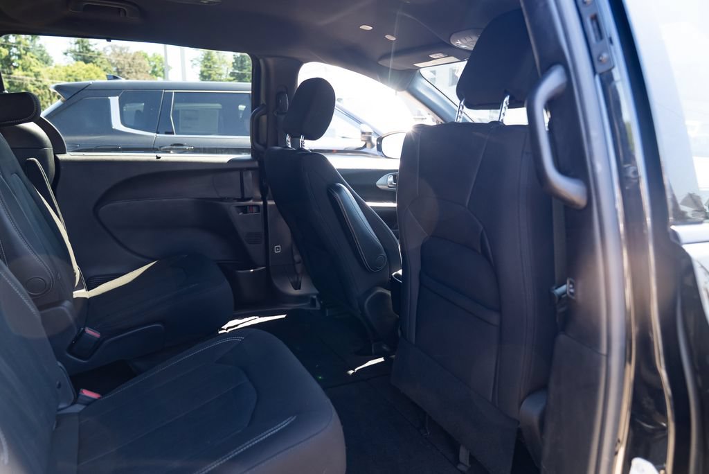 Used 2021 Chrysler Pacifica Touring w/ S Appearance Package FWD image 22