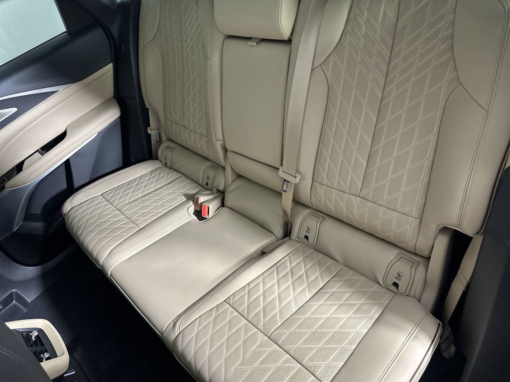 Used 2026 Cadillac Lyriq Signature Luxury w/ Nappa Leather Package RWD image 28