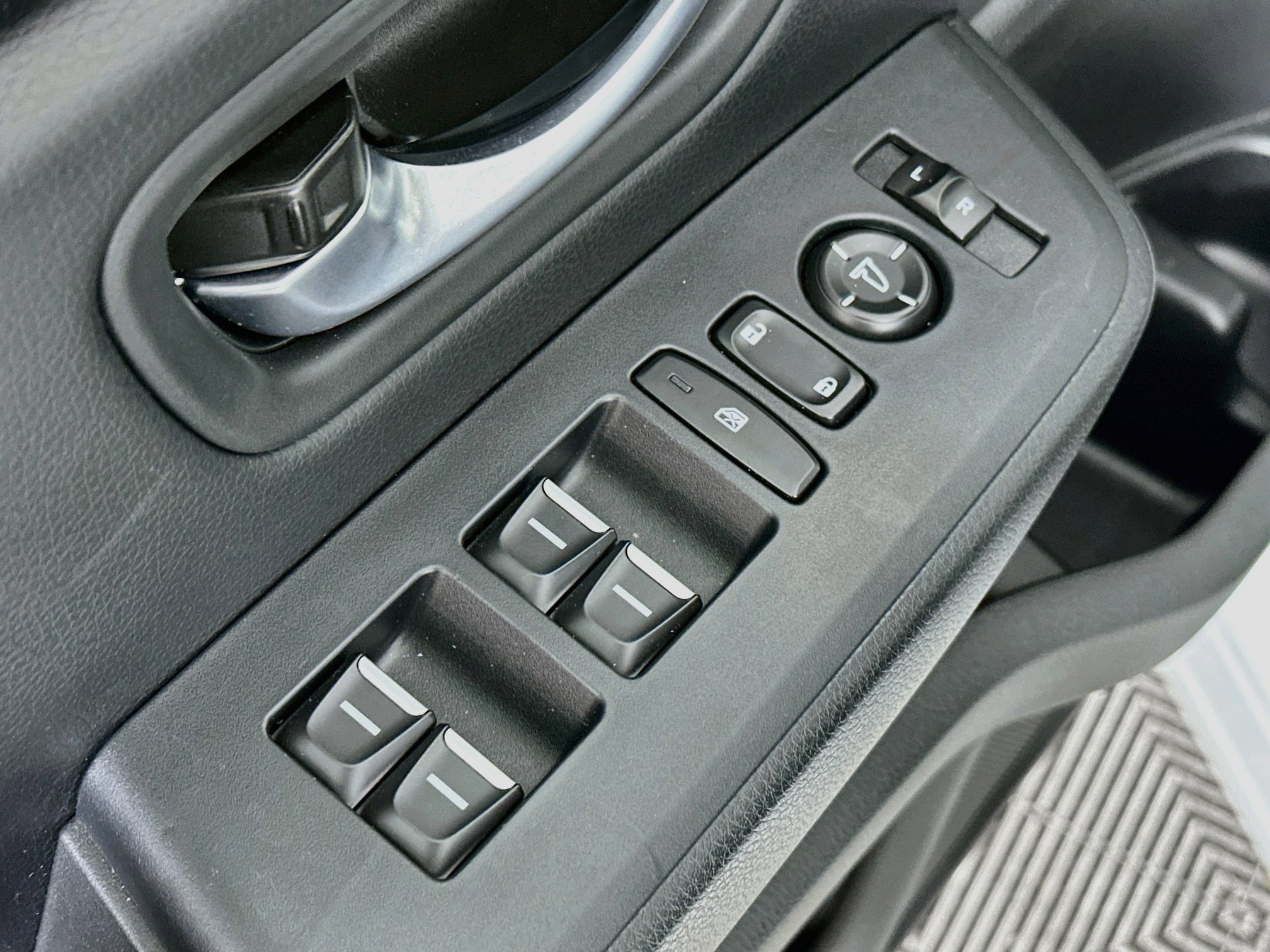 Used 2025 Honda Pilot EX-L image 17