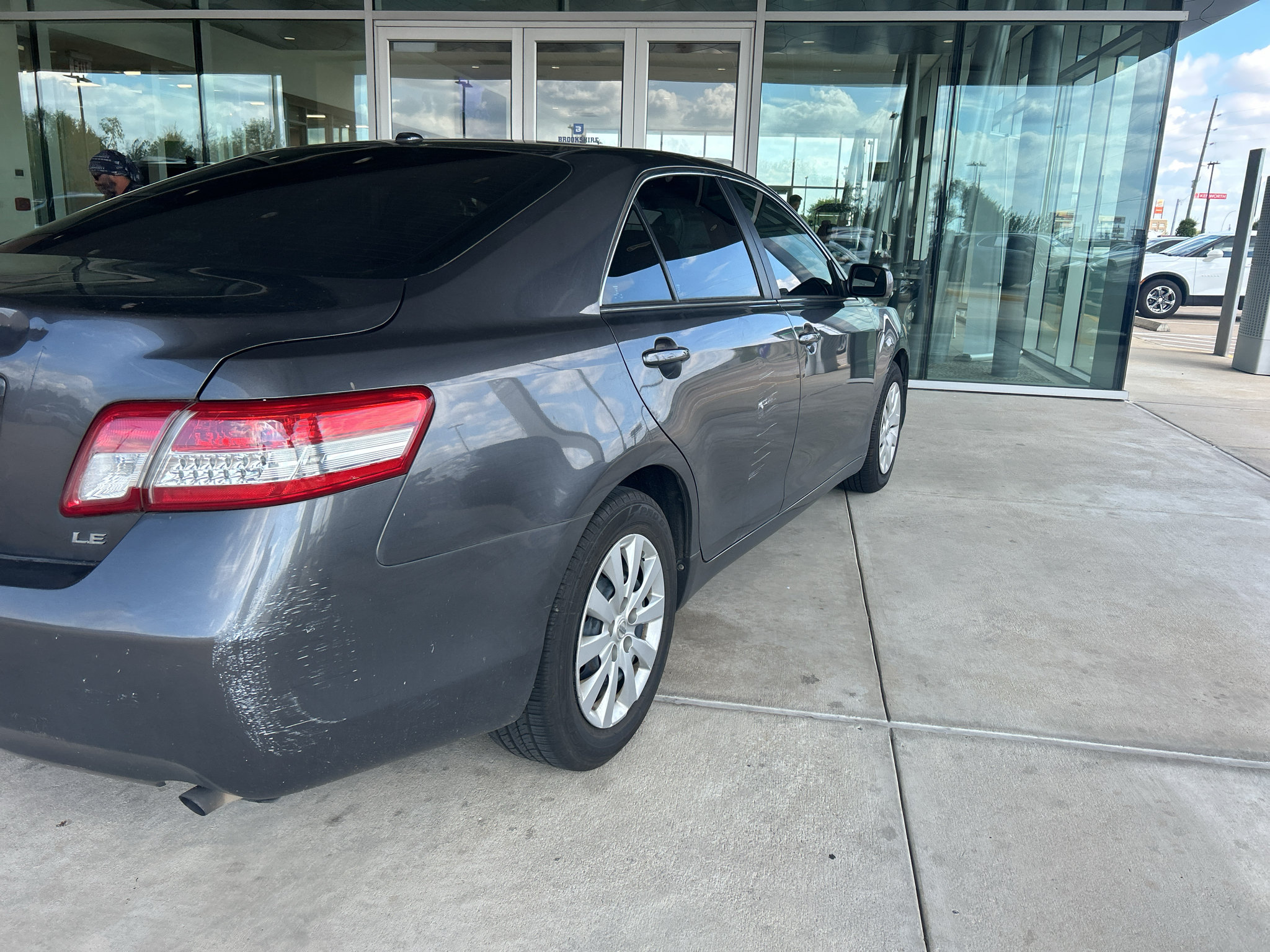 Used 2010 Toyota Camry LE FWD image 6
