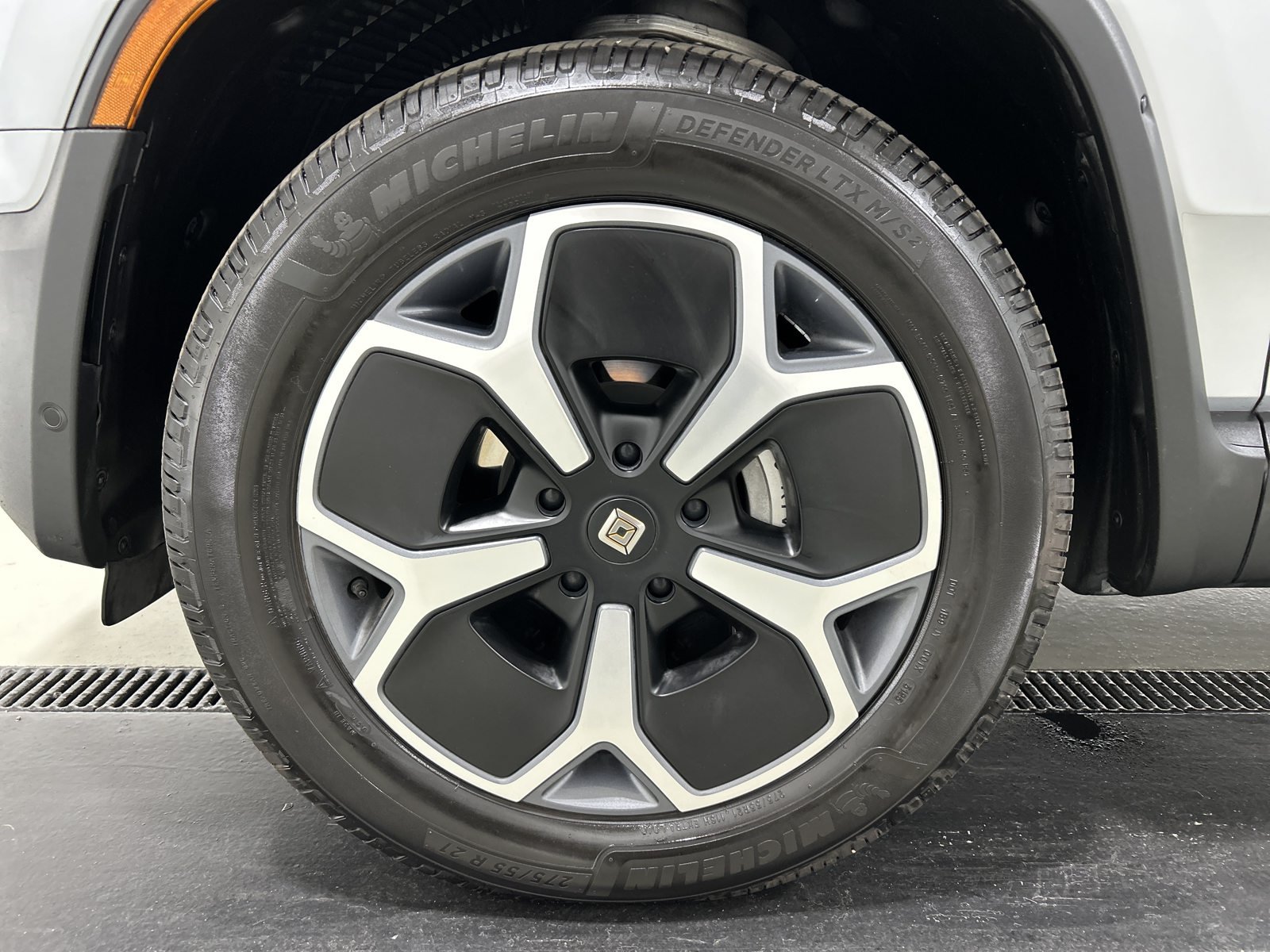 Used 2024 Rivian R1T Adventure Dual AWD/4WD image 9