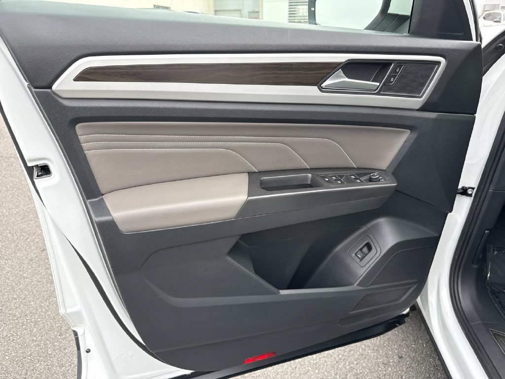 Used 2023 Volkswagen Atlas SE w/ Panoramic Sunroof Package AWD/4WD image 9