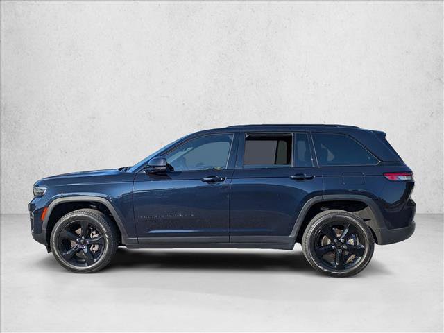 Used 2024 Jeep Grand Cherokee Limited w/ Black Appearance Package AWD/4WD image 8