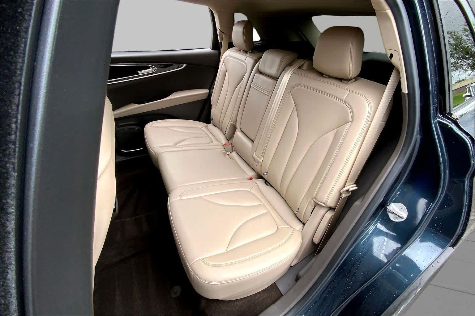 Used 2023 Lincoln Nautilus FWD w/ Premium Package image 18