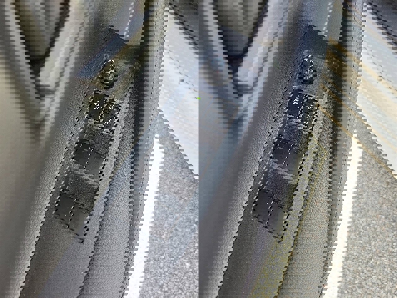 Used 2023 Toyota Corolla LE image 14