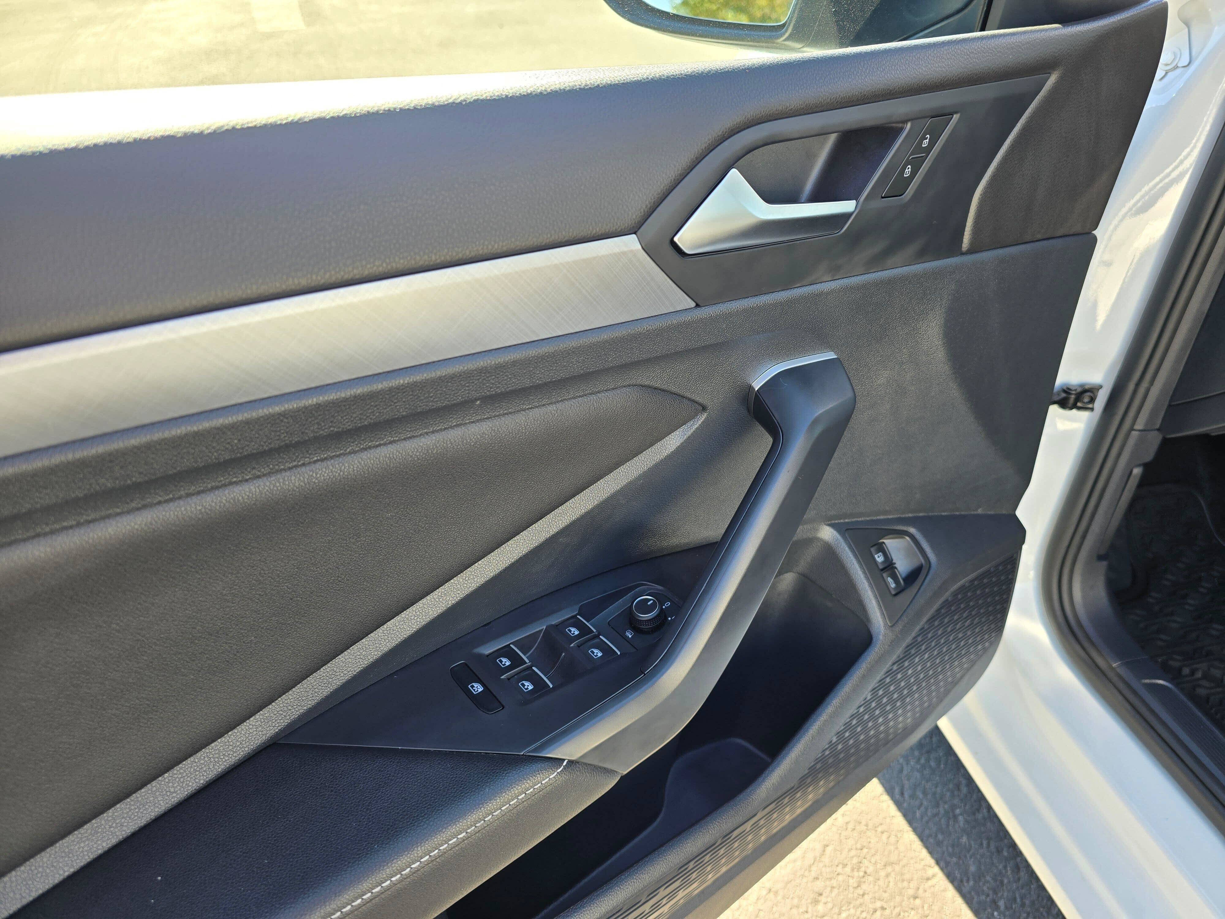 Used 2024 Volkswagen Jetta SE w/ Panoramic Sunroof Package FWD image 18