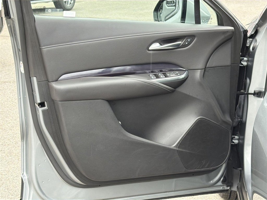 Certified 2023 Cadillac XT4 Luxury w/ Cold Weather Package image 19