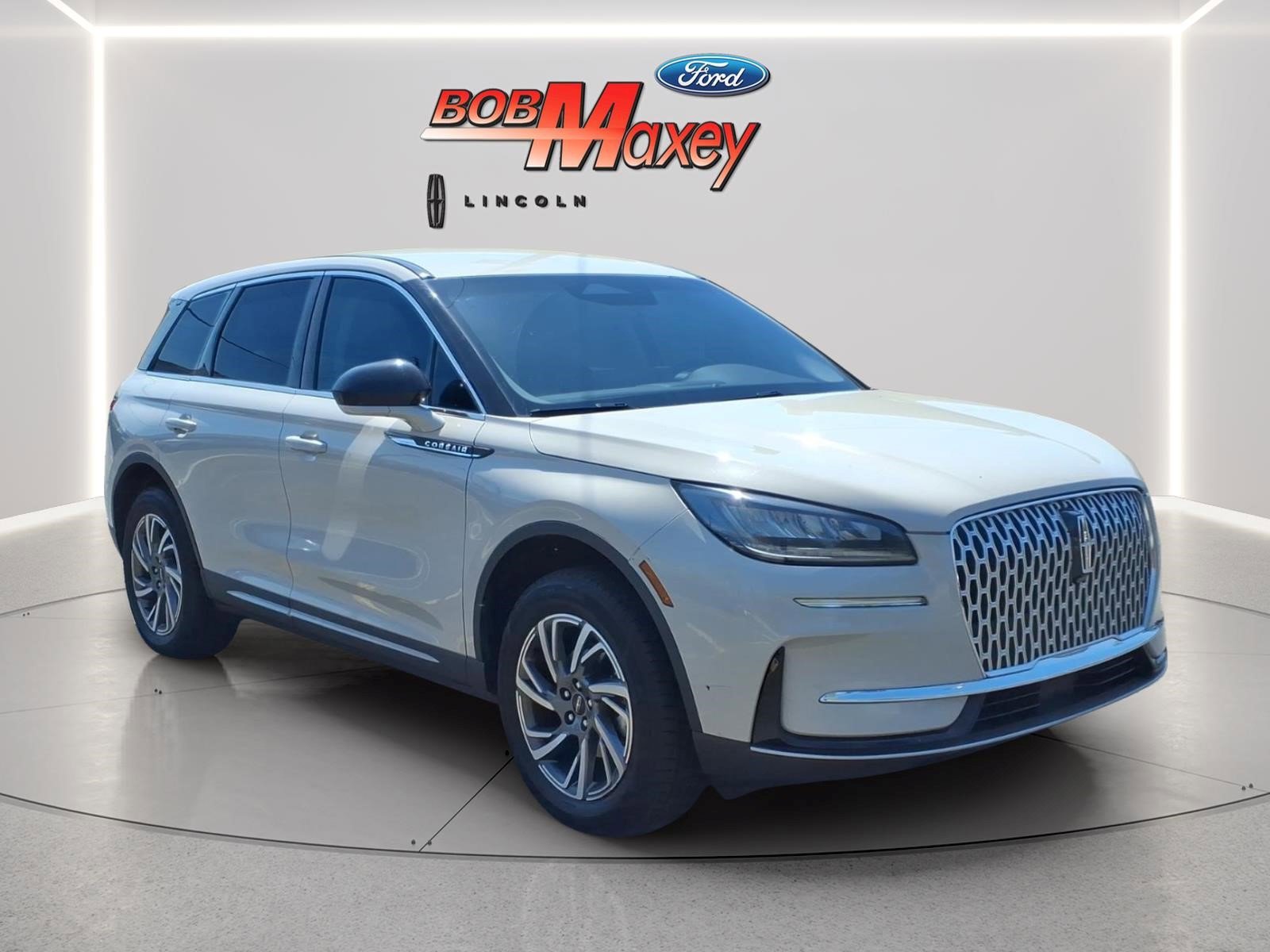 Used 2023 Lincoln Corsair FWD image 3