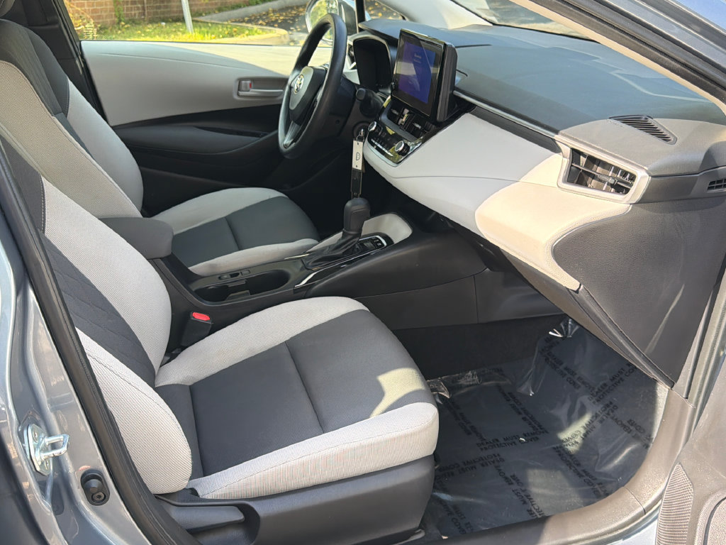 Used 2025 Toyota Corolla LE FWD image 10