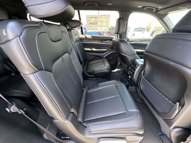 New 2026 Jeep Grand Cherokee L Limited w/ Luxury Tech Group II AWD/4WD image 25