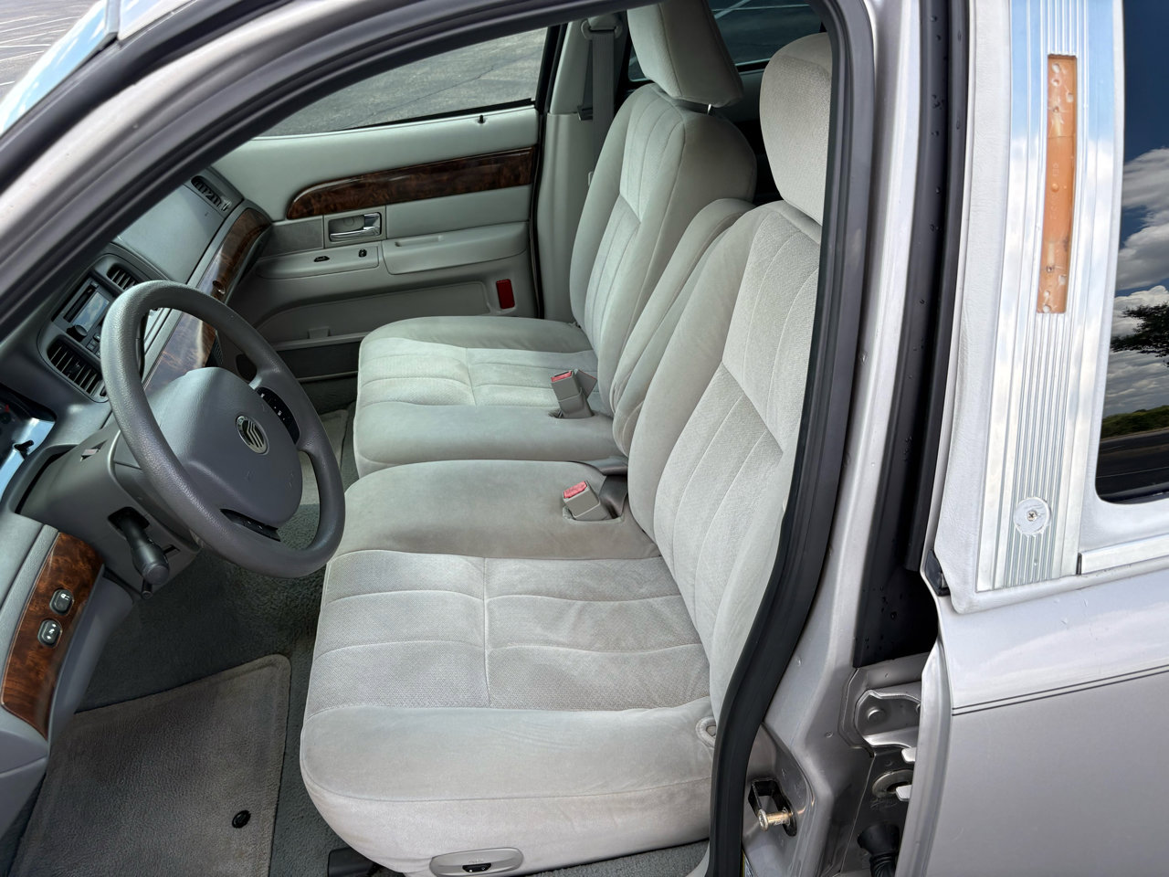 Used 2005 Mercury Grand Marquis GS image 37