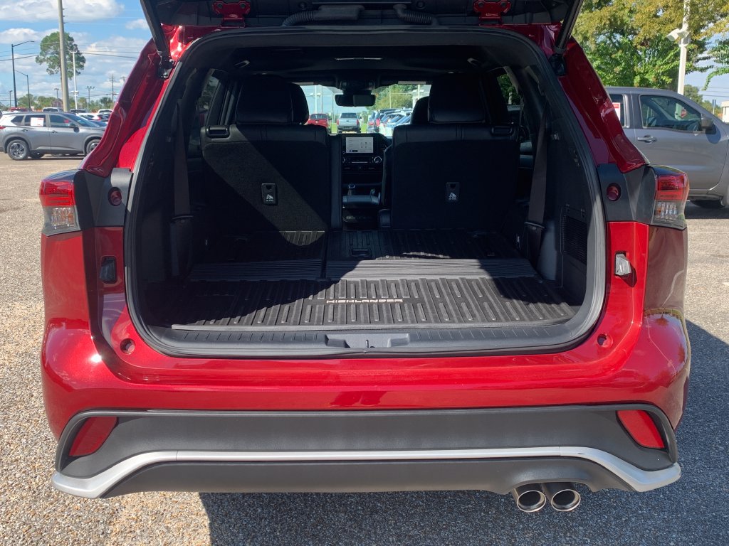 Used 2023 Toyota Highlander XSE FWD image 7
