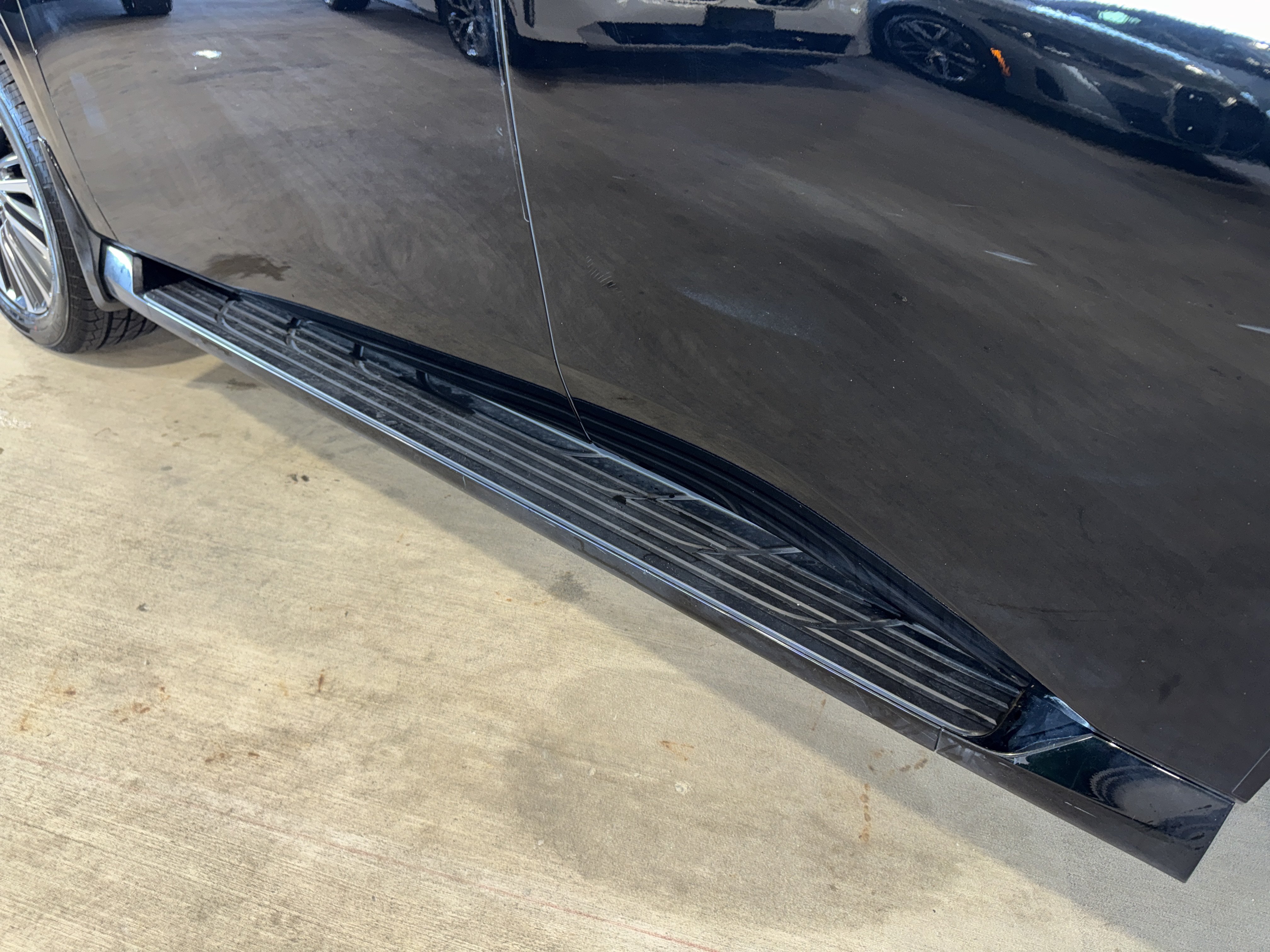 Used 2025 Nissan Armada Platinum Reserve RWD image 41