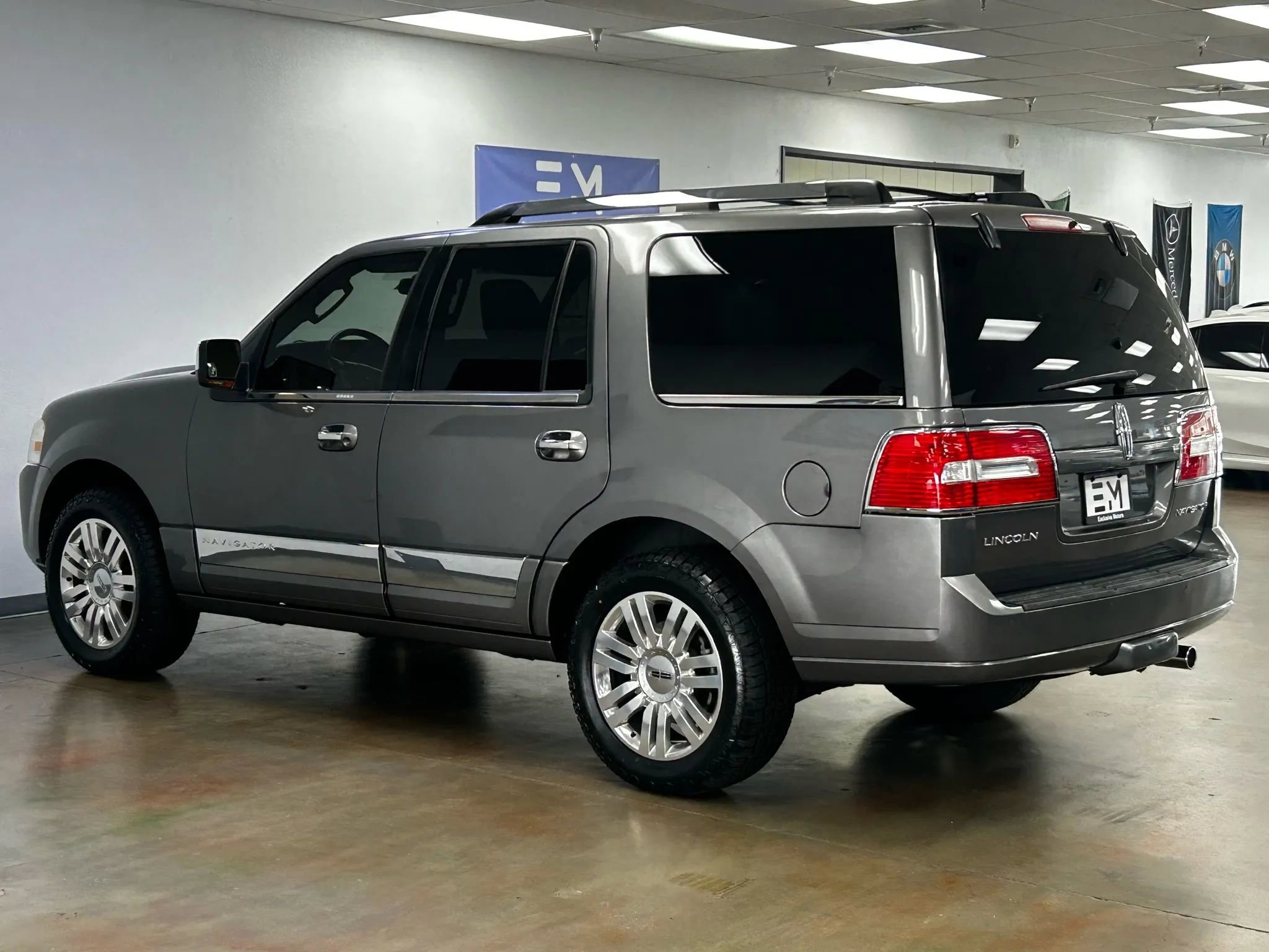 Used 2011 Lincoln Navigator 2WD image 5