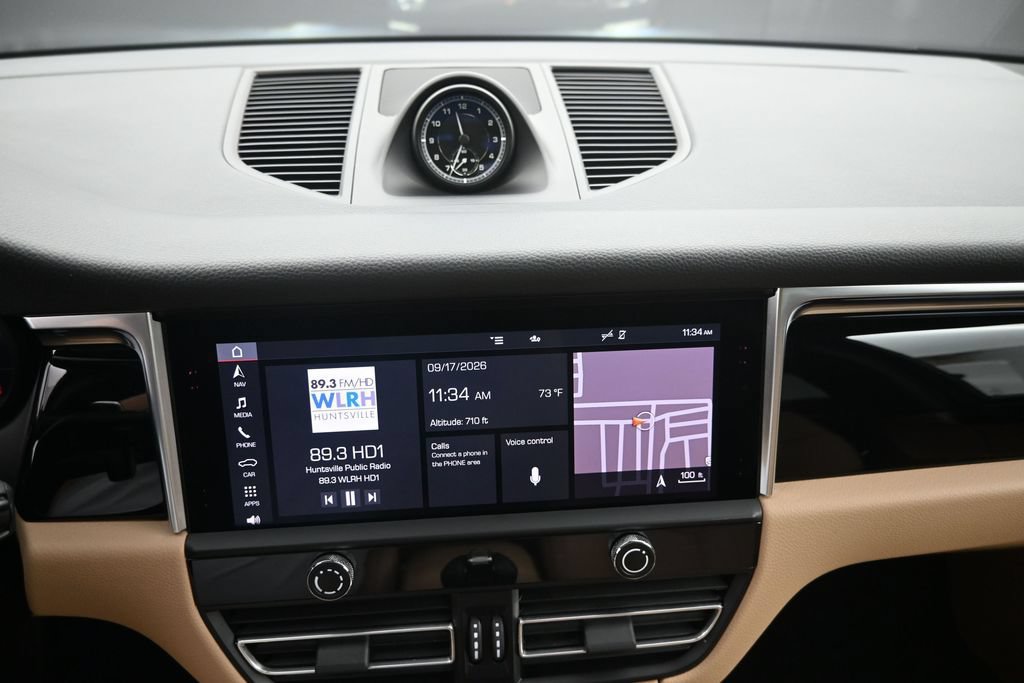 Certified 2024 Porsche Macan AWD/4WD image 16