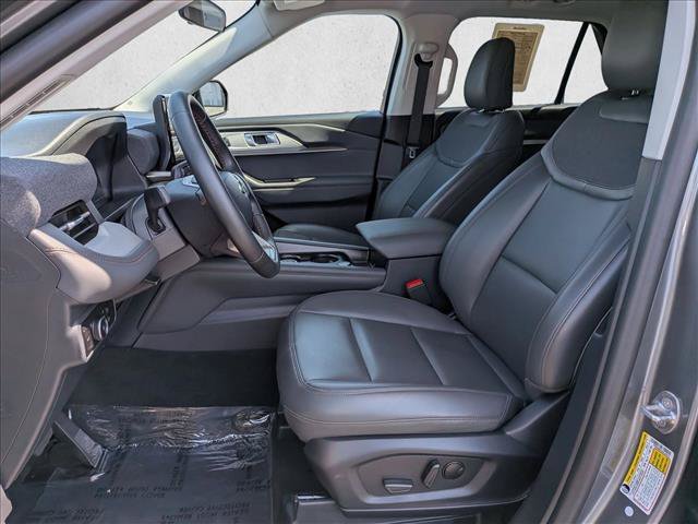 Used 2025 Ford Explorer Active AWD/4WD image 16