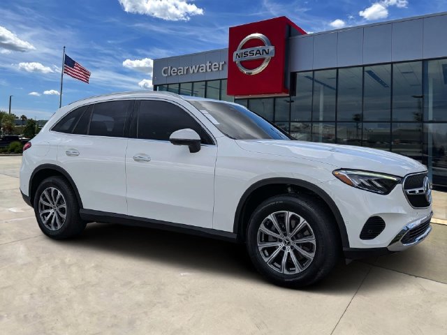 Used 2025 Mercedes-Benz GLC 300 4MATIC image 1