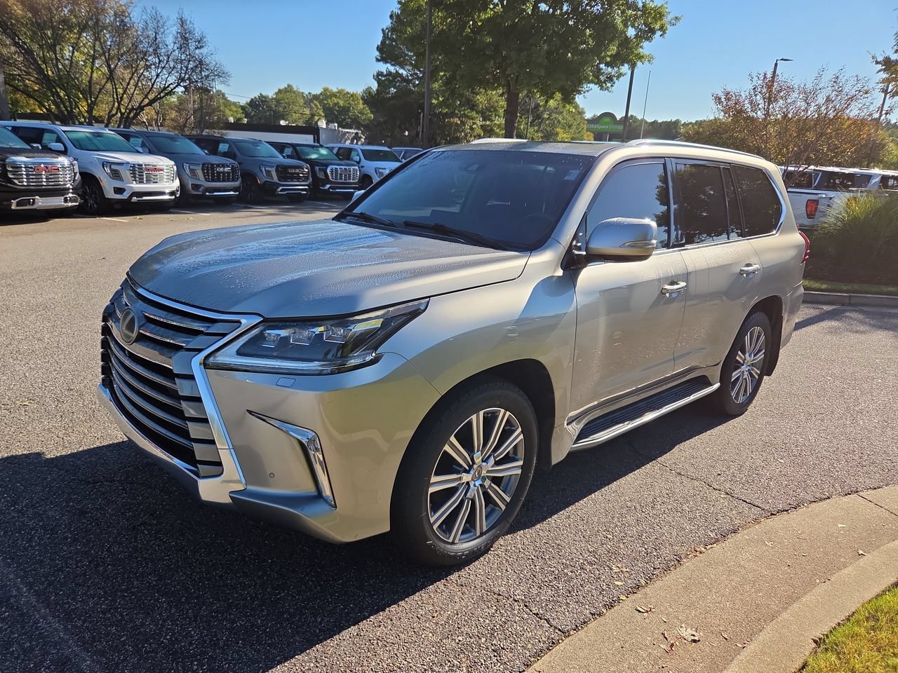 Used 2017 Lexus LX 570 4WD w/ Luxury Package image 4