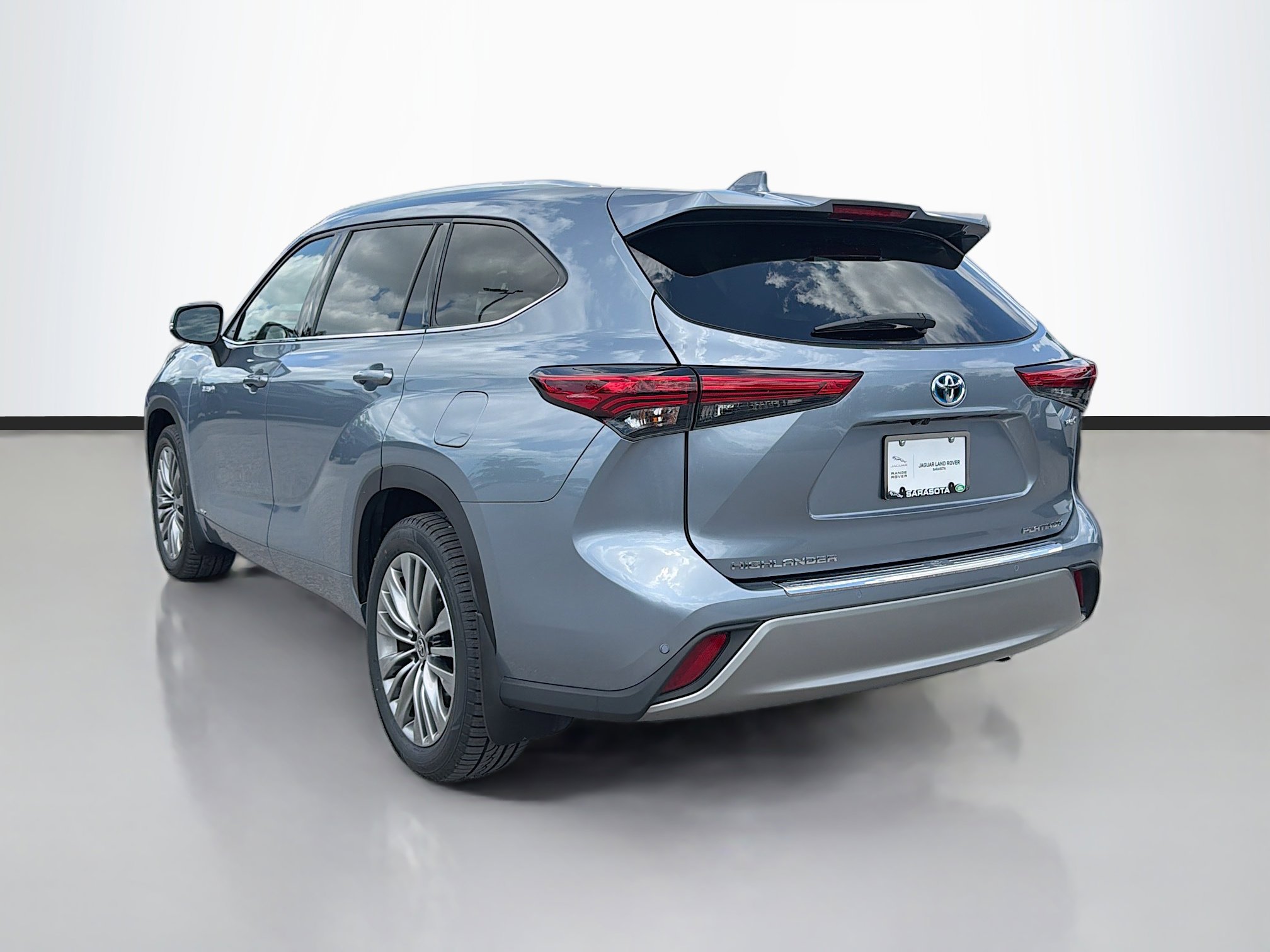 Used 2021 Toyota Highlander Platinum image 3