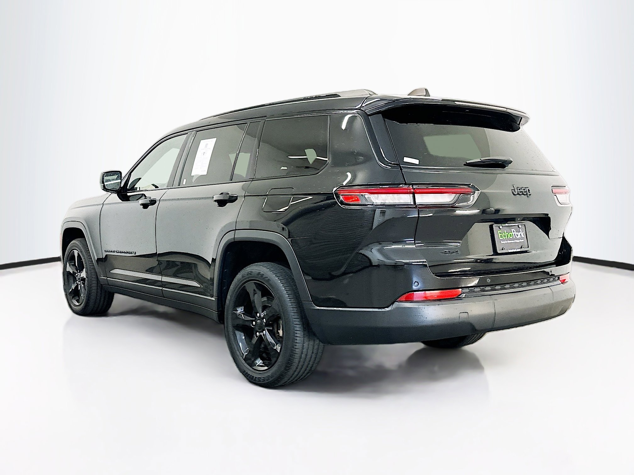 Used 2023 Jeep Grand Cherokee L Laredo image 5